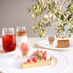 TEA TIME SET(季節の自家製ケーキ1品/お好みにのドリンク2杯)