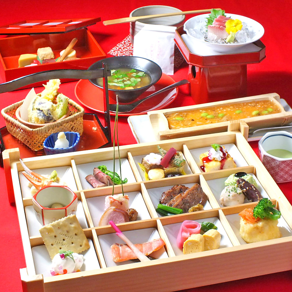 こだわりの贅沢ランチは1000円(税抜)～。昼宴会用のコースはもちろん、120分飲み放題も利用可能。