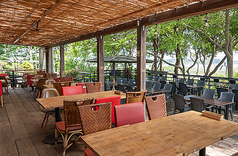 雨が降っても安心！店内席