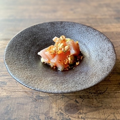 よだれマグロ　マグロとアボカドの濃厚旨辛ソース