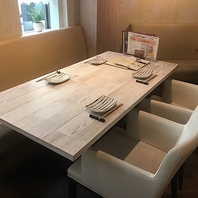 落ち着いた雰囲気の店内