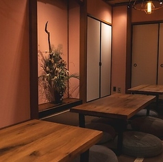 打ち上げ・グループ宴会・女子会にも使い勝手の良いお座敷席も完備。足を伸ばしてゆったりお過ごし頂けます!