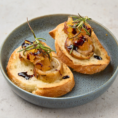 ポルケッタ風豚バラ巻きと林檎のキャラメリゼ