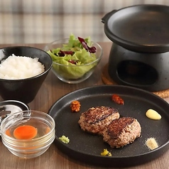 永田精肉店 梅田店 肉屋のハンバーグと炊きたての米の写真