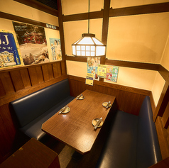 個室風のテーブル席になります。