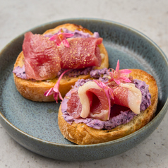 鴨の生ハム　ブルーベリーのパテと花山椒