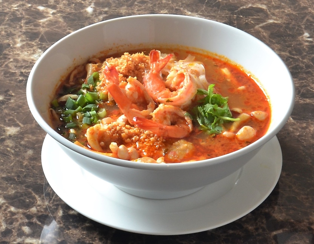 クイッティアオ トムヤムクン（米粉の麺のトムヤムラーメン）