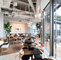 女子会や合コンにも最適です♪プライベート空間で周りを気にせずお愉しみいただけます!大人数でのパーティーにも対応いたします。会社宴会や結婚式の二次会のパーティーなど様々なシーンでご利用頂けます。皆様にご満足頂けるような旬な食材を使用した料理でおもてなしいたします。お料理にぴったりなお酒も種類豊富です。