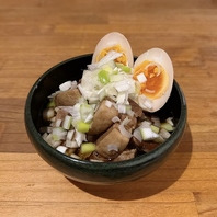 当店おすすめ！名物角煮と極上トッピング