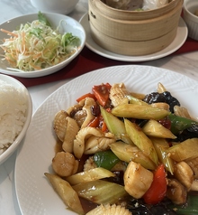 リーズナブルな8種類のランチ定食