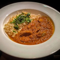 【進化する一皿】探究心が生む月替わりカレー