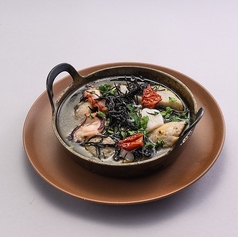 マダコとつるむらさきのアヒージョ/夏野菜・おかひじき・ドライトマト