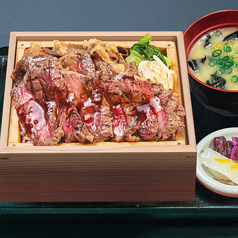 【一番人気】国産牛 合盛重(ステーキ・すき焼き)