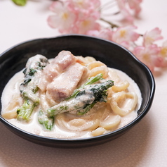 菜の花ベーコンの明太クリームうどん