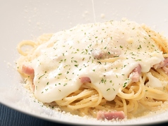とろ～りチーズとベーコンのカルボナーラ