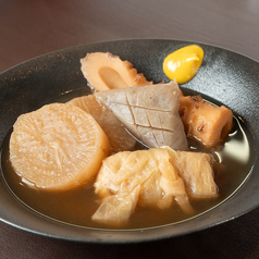 あご(トビウオ)と鰹の1番だしを贅沢に使用！旨味が染みる「おでん」の写真
