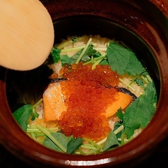 いくらと鮭の土鍋ごはん