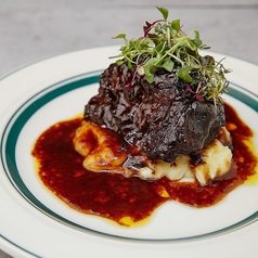 牛ほほ肉の赤ワイン煮込み