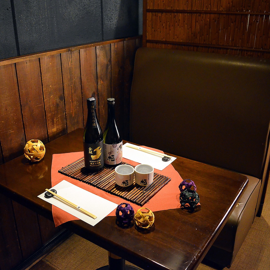 『記念日』など、お二人の大切なひと時に最適な、ソファーシートは全３席。しっぽり大人な時間を…