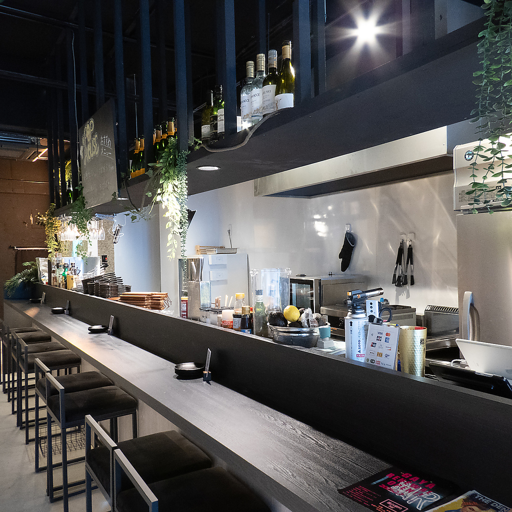 ご友人同士で「夜カフェ」を楽しみながら、会話に花を咲かせることも◎もちろん食事メニューも多数♪