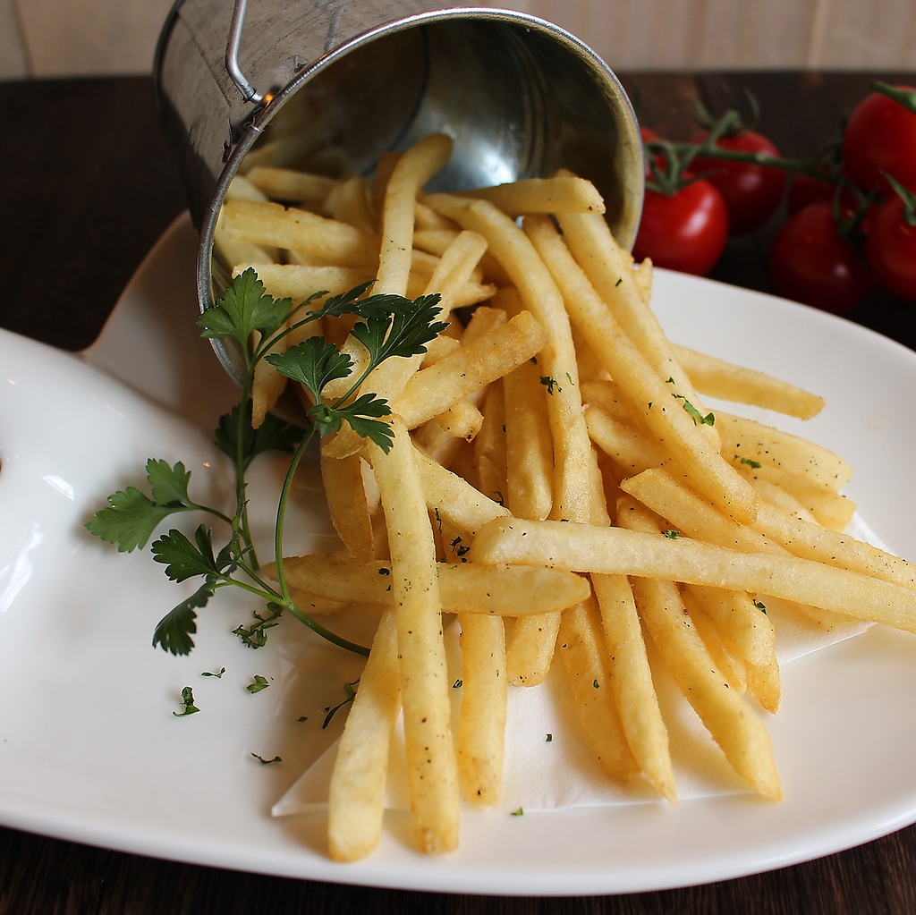人気のアンチョビポテト　バケツが可愛い