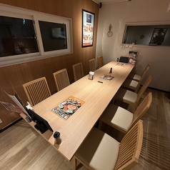 手―ブルを繋げると、最大10名様が一つのテーブルでお食事出来ます。御親戚・お友達の集まりに是非どうぞ。