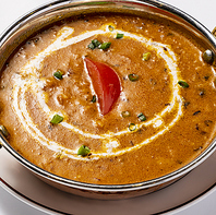 種類豊富なカレーや一品料理、お得なセットが満載！