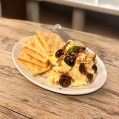 アンチョビポテサラ、クラッカー添え