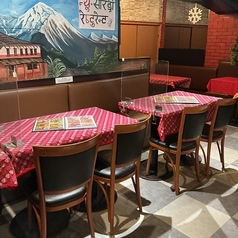 テーブル席でゆったり快適◎少人数から大人数まで対応可能!広々空間で宴会や食事会にぴったり♪