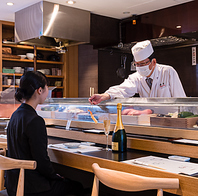 こだわりの食材を１つ１つ丁寧に揚げております。