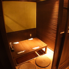 掘りごたつ席（半個室）※単品注文時、お席料（Tablecharge）お１人様418円（込）