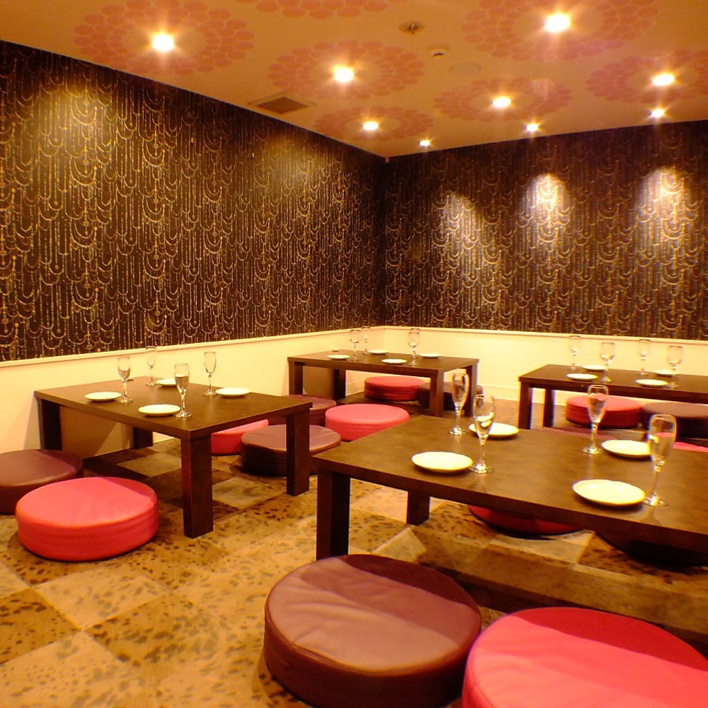 お洒落な座敷個室は最大20名まで利用可能。12名～貸切OKなので周りを気にせずワイワイしたい宴会に◎