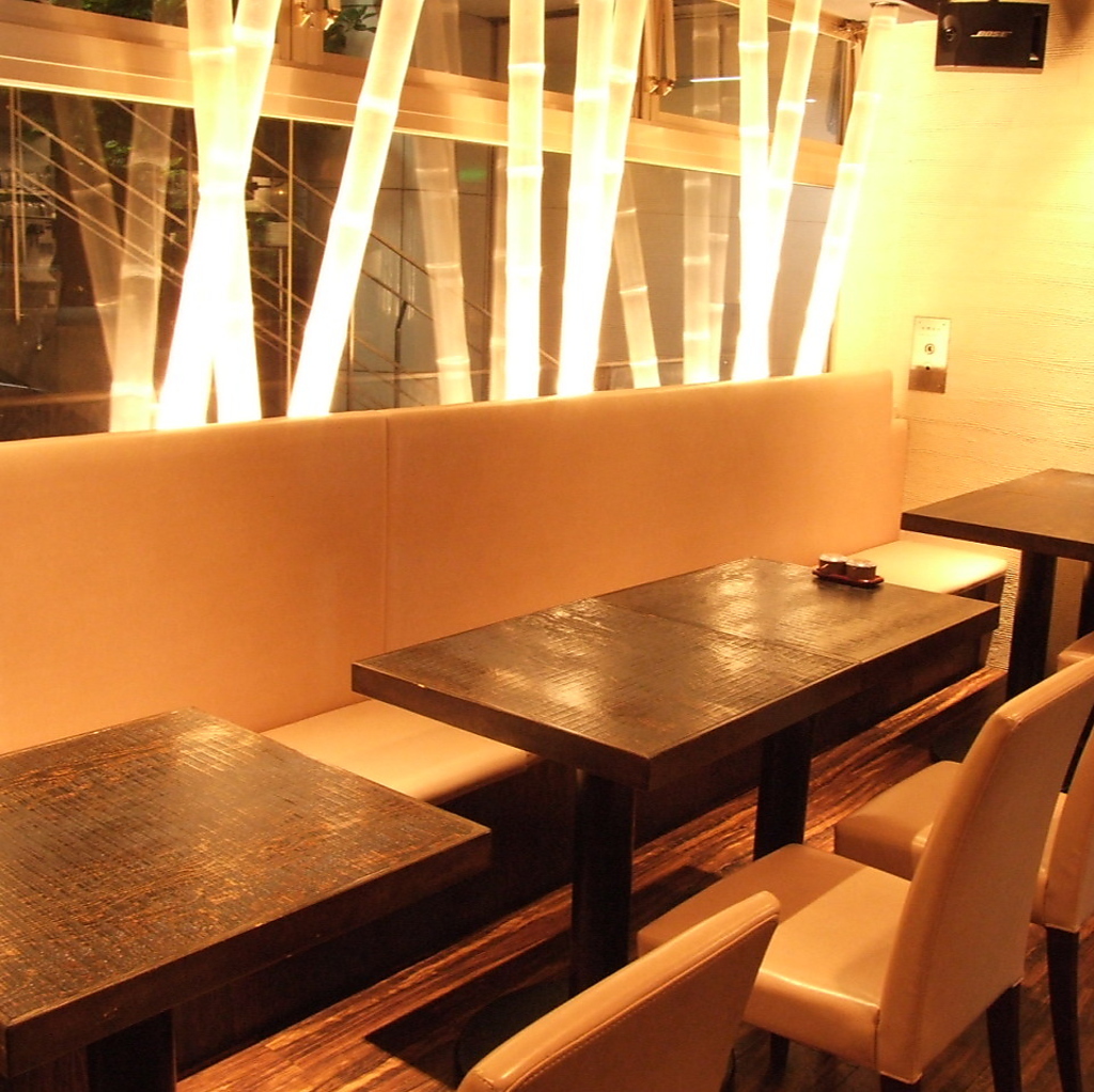 ゆったりと時間が流れる…日々の喧騒を忘れて、美味しいお酒とお料理に酔いしれる夜…