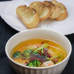 小エビとブロッコリーの贅沢アヒージョ