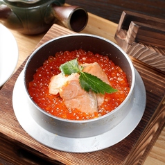 売切れ御免!!当店名物!!『サーモン部♪はらこ釜飯』