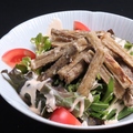 料理メニュー写真&nbsp;シャキシャキ水菜と揚げたゴボウのサラダ