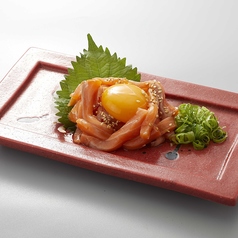 サーモンユッケ