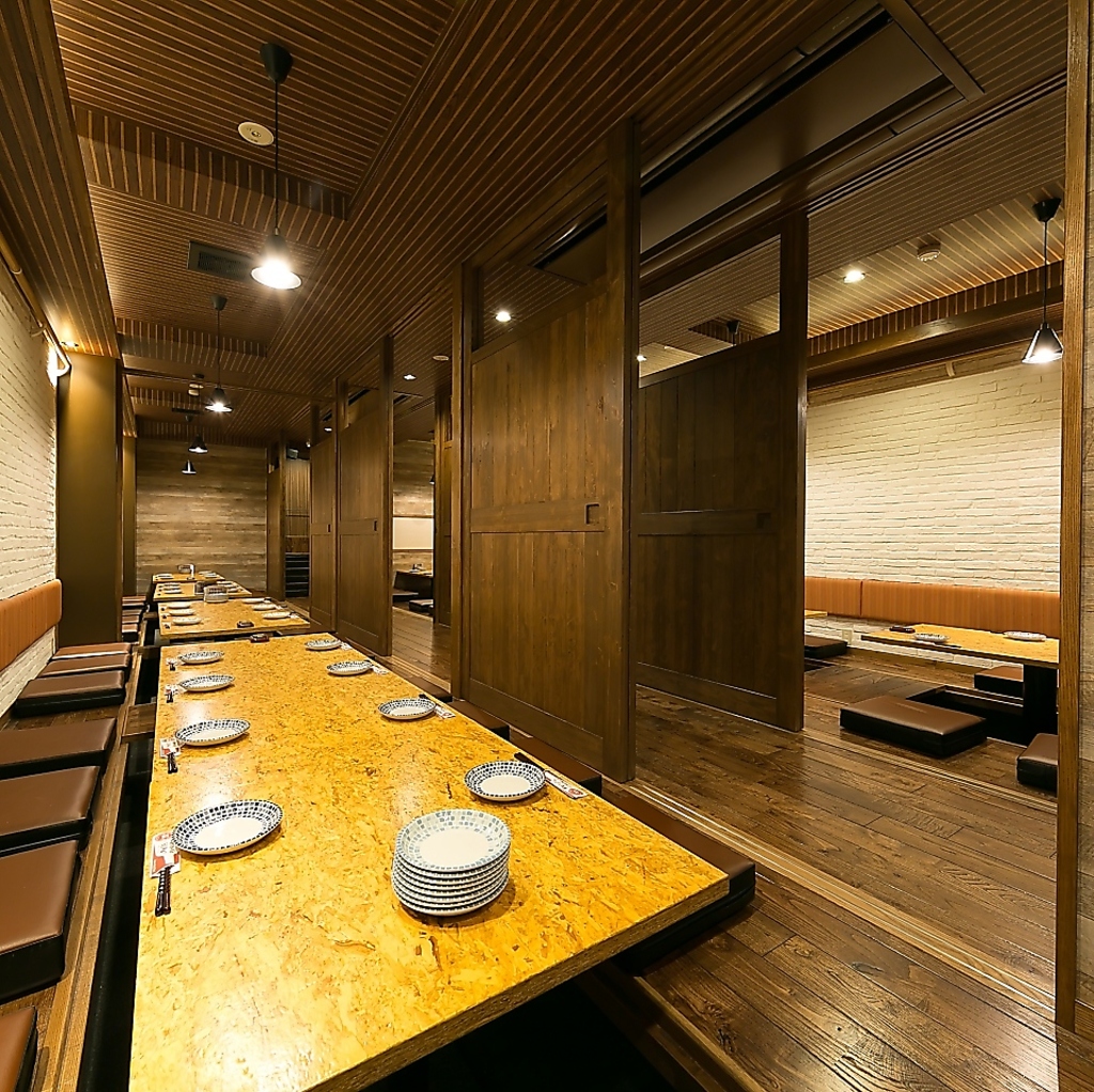 会社宴会や女子会、懇親会などに最適な、2階の掘りごたつ個室は50名様までご利用可能♪贅沢な夜を◎