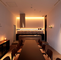 日々の疲れを癒す落ち着いた雰囲気の店内でご宴会にぴったりの個室席を多数完備!人数に応じたお席をご用意させていただきます♪雰囲気が自慢の個室席ももちろんOK。周りを気にせず各種宴会をお楽しみ頂けます♪各種宴会に最適なお席をご用意いたしますので、お気軽にお問合せくださいませ。駅直結でアクセスも良好です。