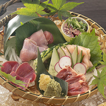 専業養鶏場から徹底した衛生管理で提供される鶏刺し。刺身ならではの味わいを是非ご堪能ください。