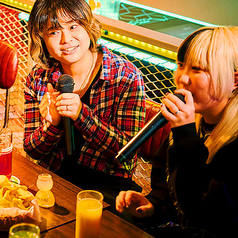仲間と楽しくカラオケ♪昭和歌謡から最新曲まで勢揃い！ ※写真は系列店です。