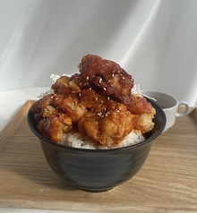 ピリ辛チキン丼