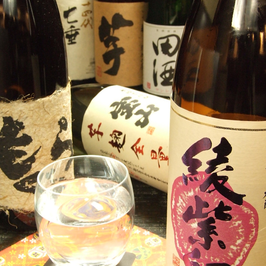 全国から集めた、こだわりの本格焼酎・日本酒の数々…お気に入りの一杯が見つかるはず！