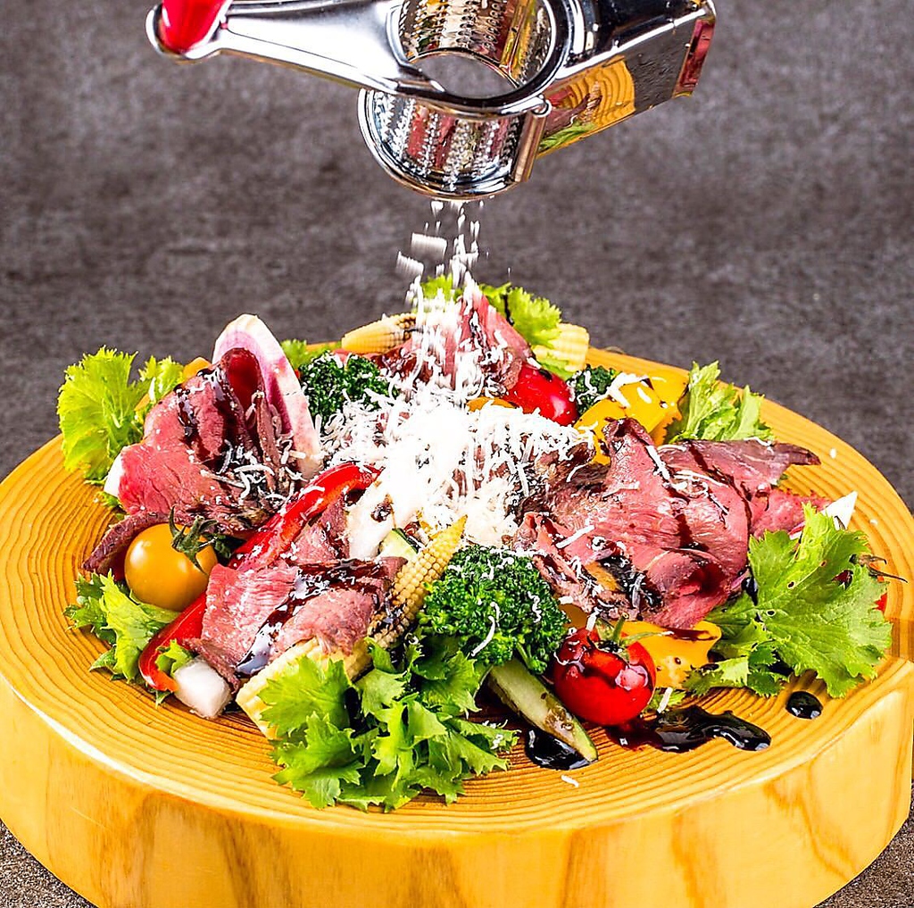 話題の肉バルが登場！お肉のボリュームが自慢！食べ応えは最高です。