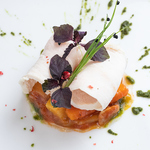 前菜からデザートまで、旬の食材をふんだんに使用したこだわりのフレンチ料理をお楽しみいただけます