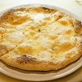 料理メニュー写真 四種チーズのピザ