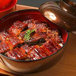 30年追及しつづけた秘伝のタレを3度づけし、絶妙な加減で職人がじっくりと焼き上げる絶品うなぎ