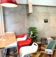 特別な日を彩るソファー席と、気軽に使えるカウンター席