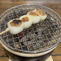 炭火で炙る団子