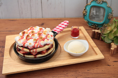 焼きマシュマロとチョコレートのいちごパンケーキ